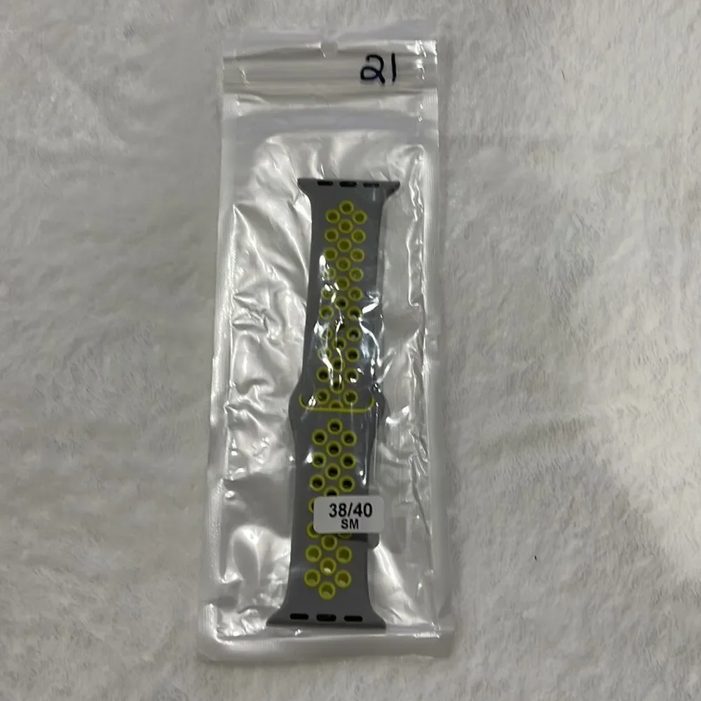 NWOT Apple Watch sports band (38/40)